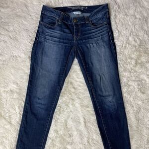 Women’s Dark Blue American Eagle Super Stretch Jeggings size 4 short
